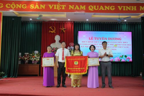 Huyện Phú Xuyên: Tuyên dương điển hình tiên tiến, nhà giáo tiêu biểu năm 2024