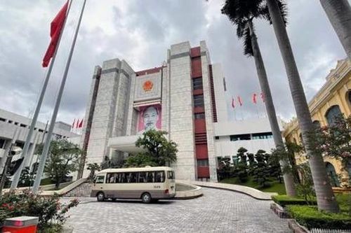 Chủ tịch Hà Nội tặng bằng khen 9 cá nhân thuộc Công an Thành phố