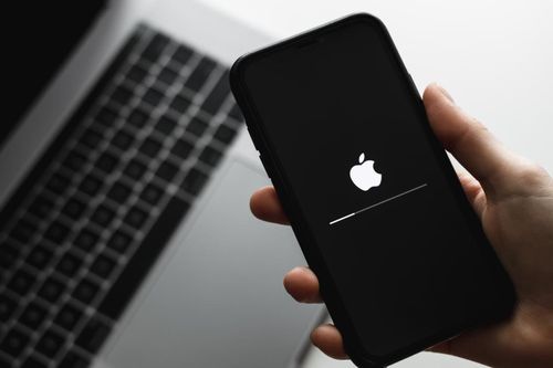 Hãy cập nhật iPhone, MacBook ngay lập tức