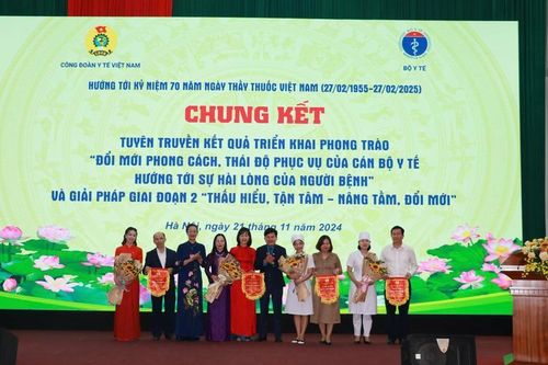 Đổi mới phong cách, thái độ phục vụ, hướng tới sự hài lòng của người bệnh