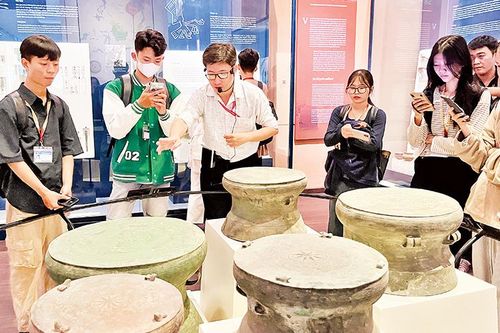 Học sử ở bảo tàng
