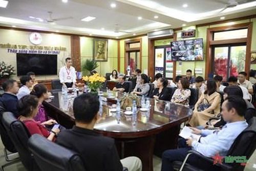 Vụ học sinh 'đầu trần' điều khiển mô tô ở Hà Nội: Lập biên bản xử phạt phụ huynh