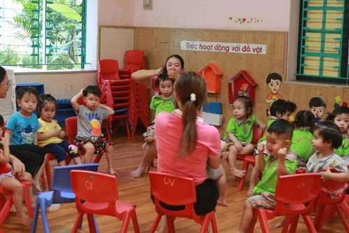 Công đoàn Việt Nam sắp có Đề án hỗ trợ công nhân lao động chăm sóc, nuôi dạy con cái