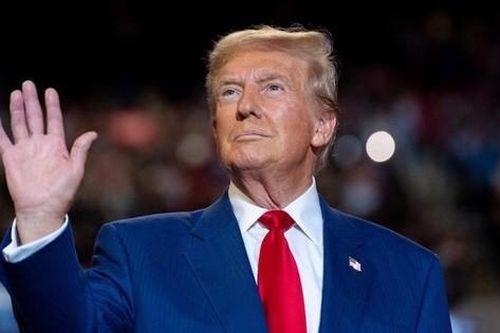 Thêm người nổi tiếng rời bỏ nước Mỹ vì ông Trump