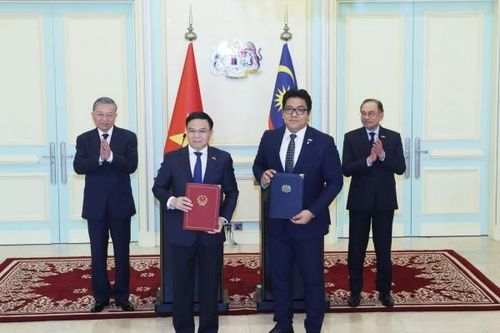 Petrovietnam và Petronas tăng cường hợp tác trong lĩnh vực năng lượng tái tạo