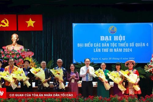 Trao Bằng khen Thủ tướng tôn vinh đóng góp của đồng bào các dân tộc