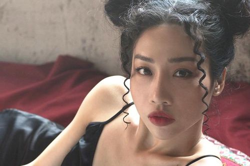 Nữ ca sĩ nhiều năm vắng bóng: Định cư Pháp, làm mẹ đơn thân sexy tuổi 35