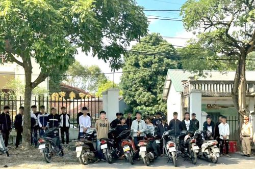Cảnh sát lập chốt ở đường lên Tam Đảo, 58 thanh thiếu niên cúi đầu nhận sai