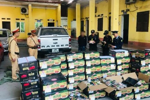 Phát hiện vụ vận chuyển hơn 1,1 tấn xúc xích không rõ nguồn gốc