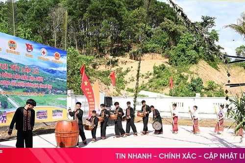 Biên soạn sách 'Người Chứt ở Hương Khê'