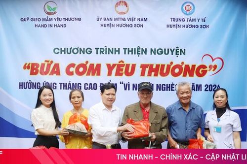 Ấm áp chương trình 'Bữa cơm yêu thương'