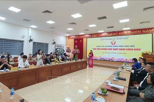 Giao lưu điển hình tiên tiến 'Mỗi tấm gương một khát vọng cống hiến'