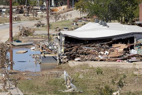 'Bão bom' tấn công California, gây mưa lớn và lở đất
