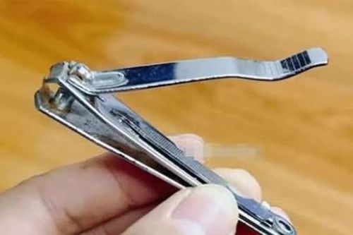 'Lỗ tròn nhỏ' ở cuối chiếc bấm móng tay ẩn chứa một chức năng, thật tiếc nếu không sử dụng