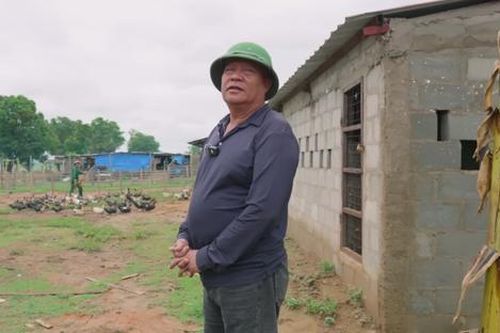 Quang Linh Vlogs 'phốt' bố Quý trên sóng livestream vì mấy em ngan