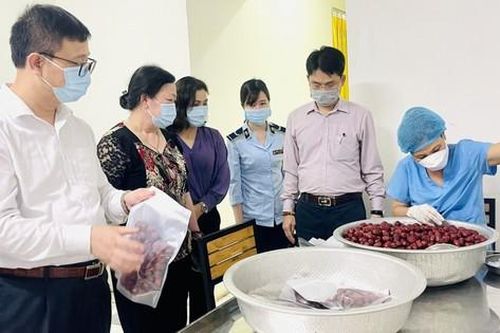 Xử phạt hành chính các cơ sở vi phạm an toàn thực phẩm