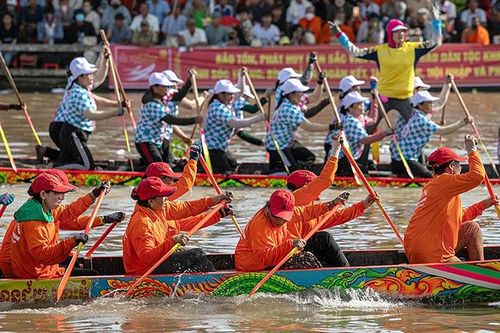 Về Sóc Trăng xem hội đua ghe Ngo