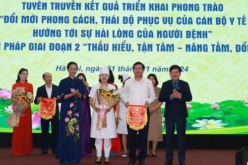 Xây dựng hình ảnh người cán bộ y tế với 'Nụ cười từ trái tim'