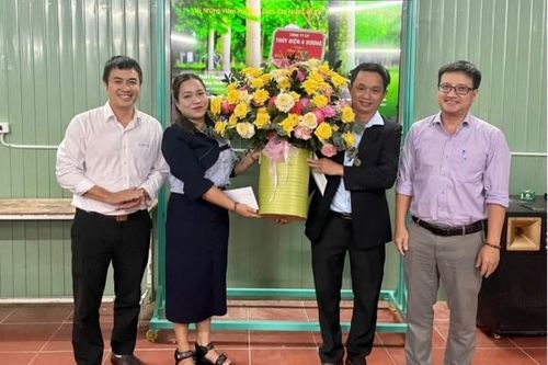 Công ty Cổ phần Thủy điện A Vương thăm, chúc mừng ngày Nhà giáo Việt Nam 20/11