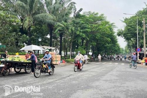 Chuẩn bị ra quân xử lý tình trạng lấn chiếm lòng đường tại khu vực chợ Biên Hòa