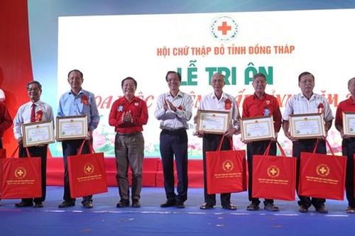 Tri ân 78 cá nhân có nhiều đóng góp cho hoạt động nhân đạo