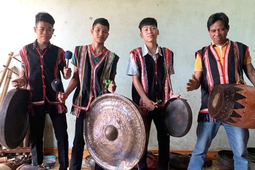 Puih Đup trao truyền vốn văn hóa dân tộc