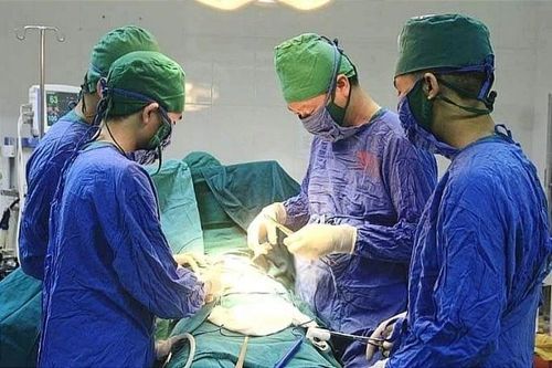 Thủng hành tá tràng từ hóc xương cá