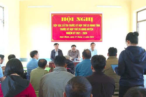 Đoàn Đại biểu HĐND tỉnh và HĐND huyện Nậm Nhùn tiếp xúc cử tri tại xã Nậm Manh