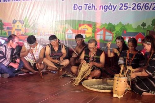 Kỷ niệm Ngày Di sản văn hóa Việt Nam 23/11: Bảo tồn di sản văn hóa dân tộc từ gia đình