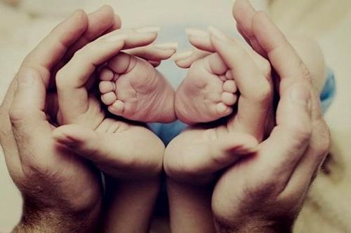 Đi qua những vòng tay ấm