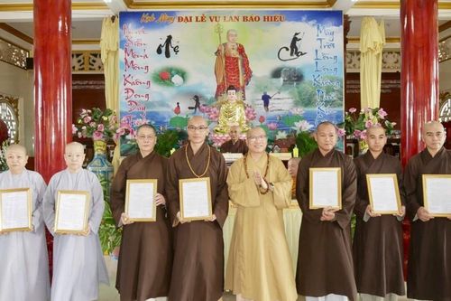 Tiền Giang: Ban Trị sự H.Gò Công Tây trao quyết định thành lập Ban Quản trị đến 17 tự viện