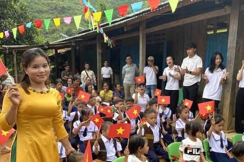 Quảng Nam dự kiến hỗ trợ 100 triệu đồng cho giáo viên lên vùng cao dạy học