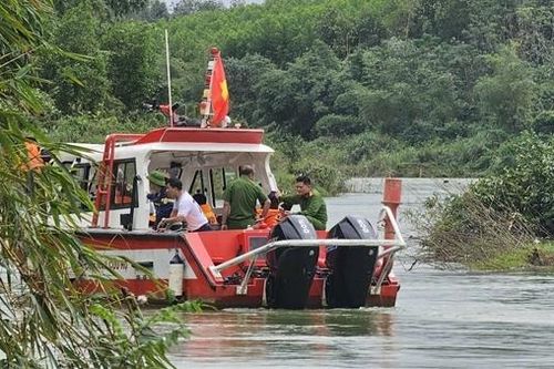 Mở rộng khu vực tìm kiếm nơi xe rơi xuống sông Hương khiến 2 người mất tích