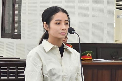 Nữ phiên dịch tổ chức cho người Trung Quốc cư trú trái phép tại Đà Nẵng