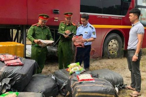 Bắt giữ gần 1 tấn thực phẩm ăn lẩu nhiều người yêu thích