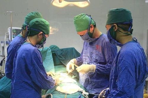 Hóc xương cá, người đàn ông phải cắt bỏ một phần tá tràng