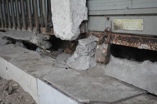 Nhà tái định cư ở Hà Nội xuống cấp nghiêm trọng: Người dân mòn mỏi chờ kinh phí bảo trì