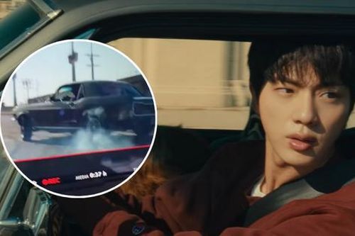 Jin BTS khoe trình 'lái lụa' khiến đạo diễn 'xanh mặt', fan nhắc nhau điều này
