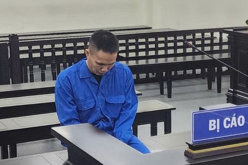 Bị nhắc gây ồn khi thi công, gã thợ mộc mang xăng đến đốt nhà trả thù