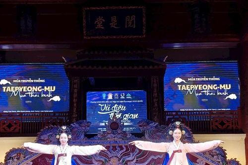Nghệ sĩ Hàn Quốc biểu diễn nhiều tiết mục nghệ thuật đặc sắc tại Huế