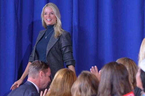 Ông Trump đề cử bà Pam Bondi sau khi Matt Gaetz rút lui
