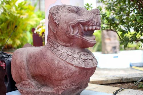Hai tượng sư tử đá thành Đồ Bàn được công nhận Bảo vật quốc gia