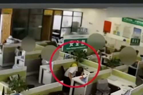Thắng kiện công ty sau khi bị đuổi việc vì ngủ 1 tiếng trong giờ làm
