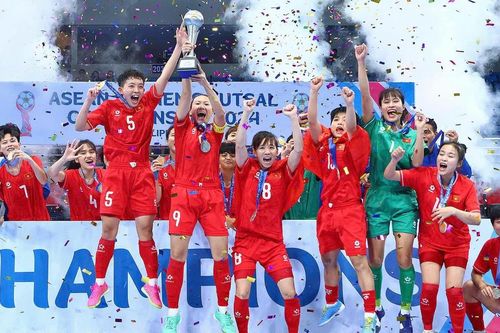 Quả bóng vàng nữ Việt Nam 2024 gọi tên 'người không phổi' Trần Thị Thùy Trang