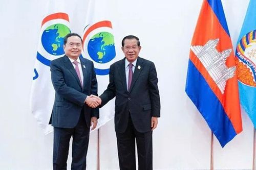 Chủ tịch Quốc hội Trần Thanh Mẫn cùng các Trưởng đoàn chào xã giao Chủ tịch danh dự Hội nghị ICAPP 12