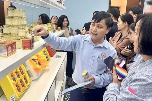 Mở cửa Phòng trưng bày 'Hiểu hàng thật-Tránh hàng giả'
