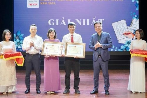 Trao giải cuộc thi viết 'Những kỷ niệm sâu sắc về thầy cô và mái trường'