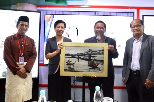 Phu nhân Ngô Phương Ly thăm Viện Tim Quốc gia (Malaysia)