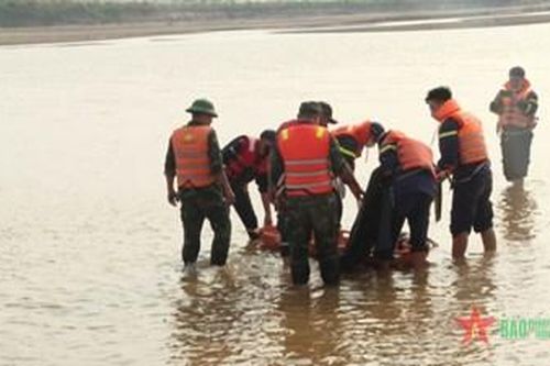 Quân khu 2 khen thưởng các tập thể, cá nhân tham gia tìm kiếm cứu nạn 5 học sinh đuối nước tại Phú Thọ