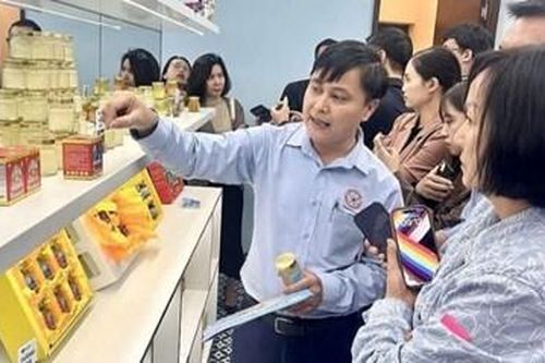 Mở cửa Phòng trưng bày 'Hiểu hàng thật - Tránh hàng giả'